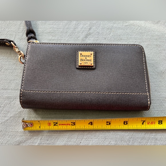 NWOT Dooney & Bourke Gray Wallet Wristlet with Gold Hardware New without tags - Picture 8 of 9
